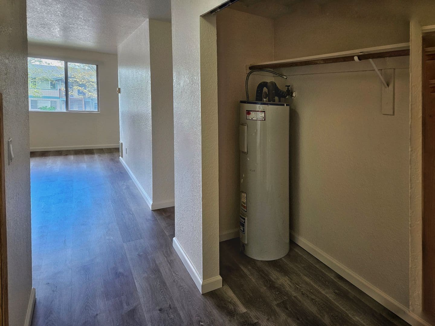 WOODBURN Apartment: 1560 NEWBERG HIGHWAY #1