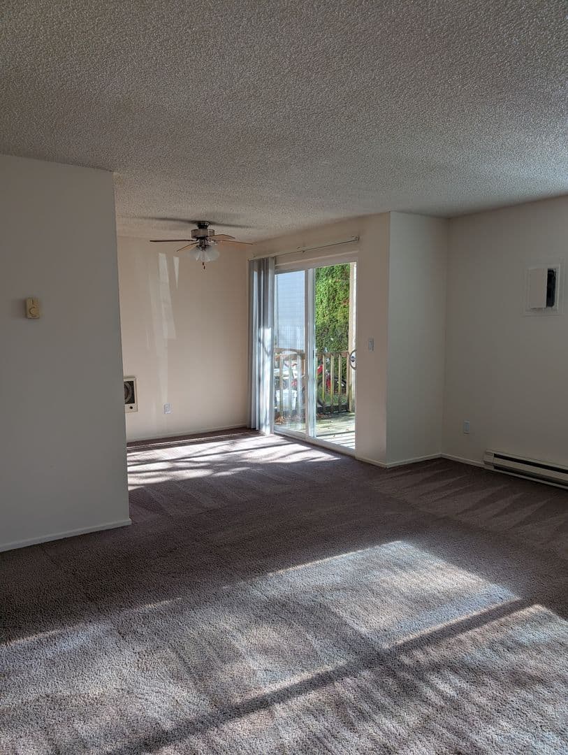 GRESHAM Apartment: 2800 SE 1ST ST