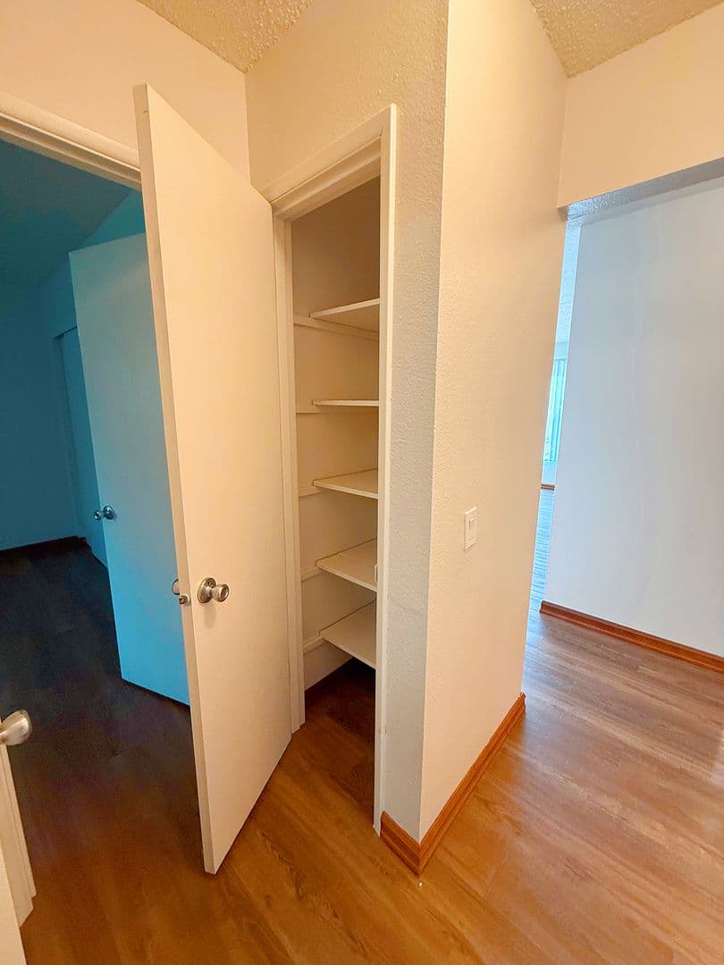 PORTLAND Apartment: 4337-4371 SW GARDEN HOME RD