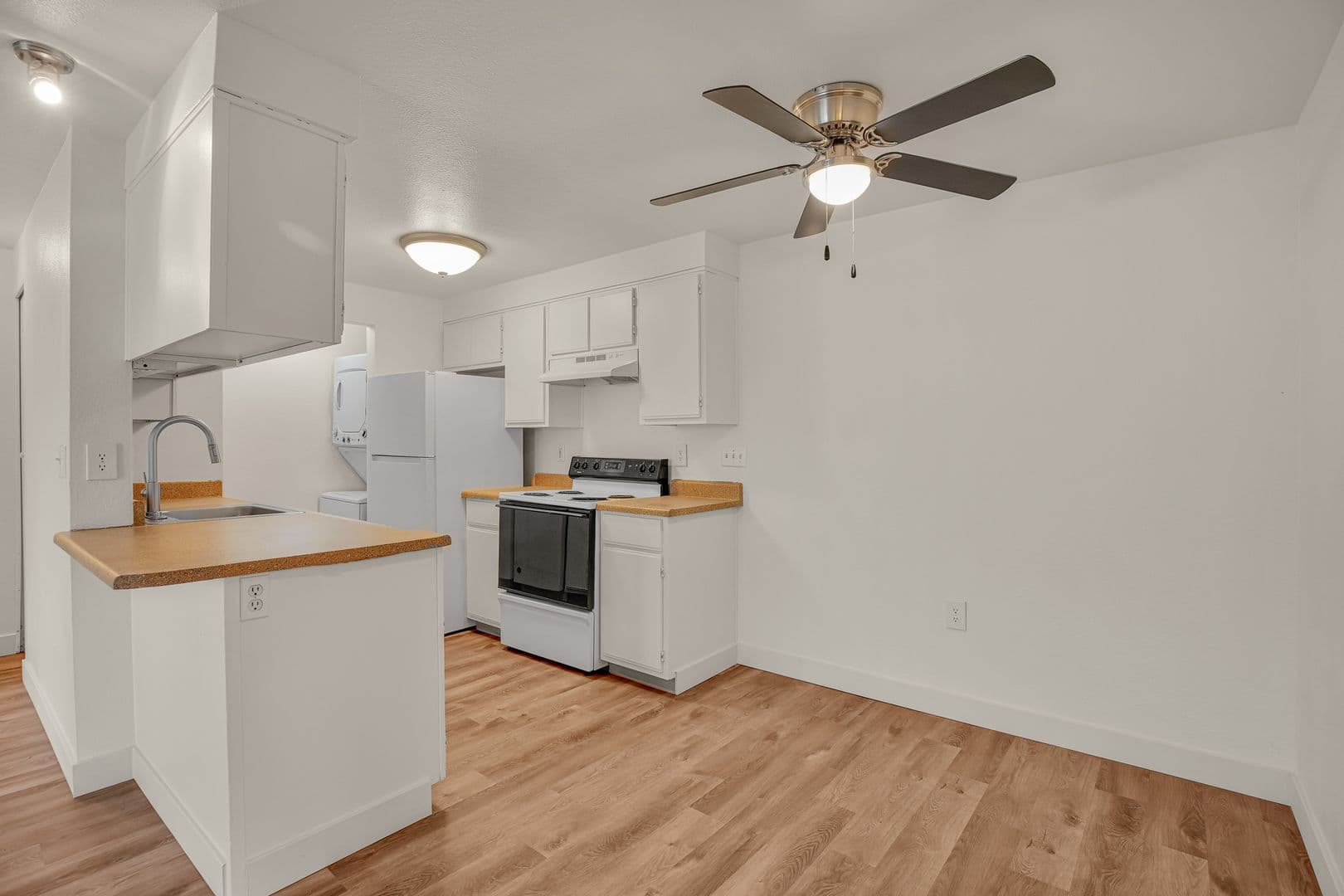 ALOHA Apartment: 2881 SW 182ND AVE.