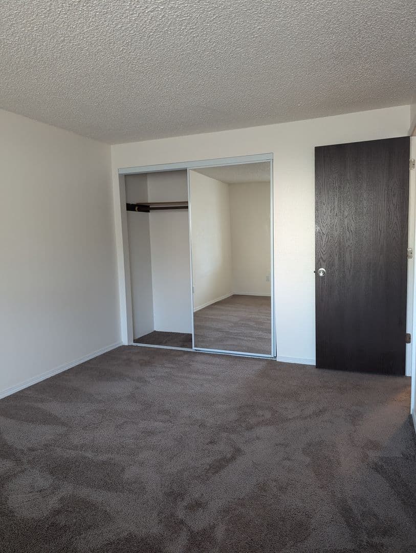 GRESHAM Apartment: 2800 SE 1ST ST