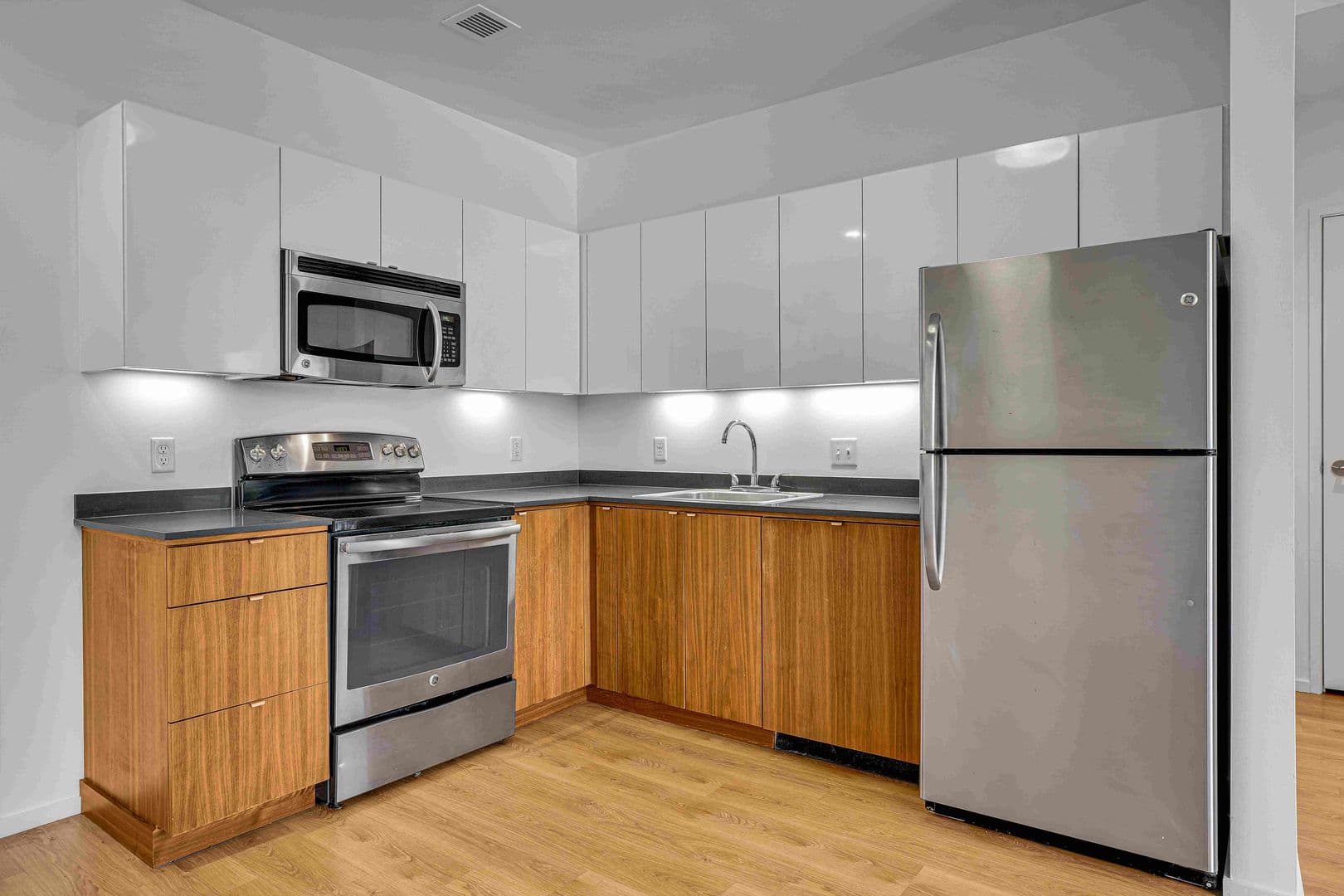PORTLAND Apartment: 3155 S. MOODY AVE