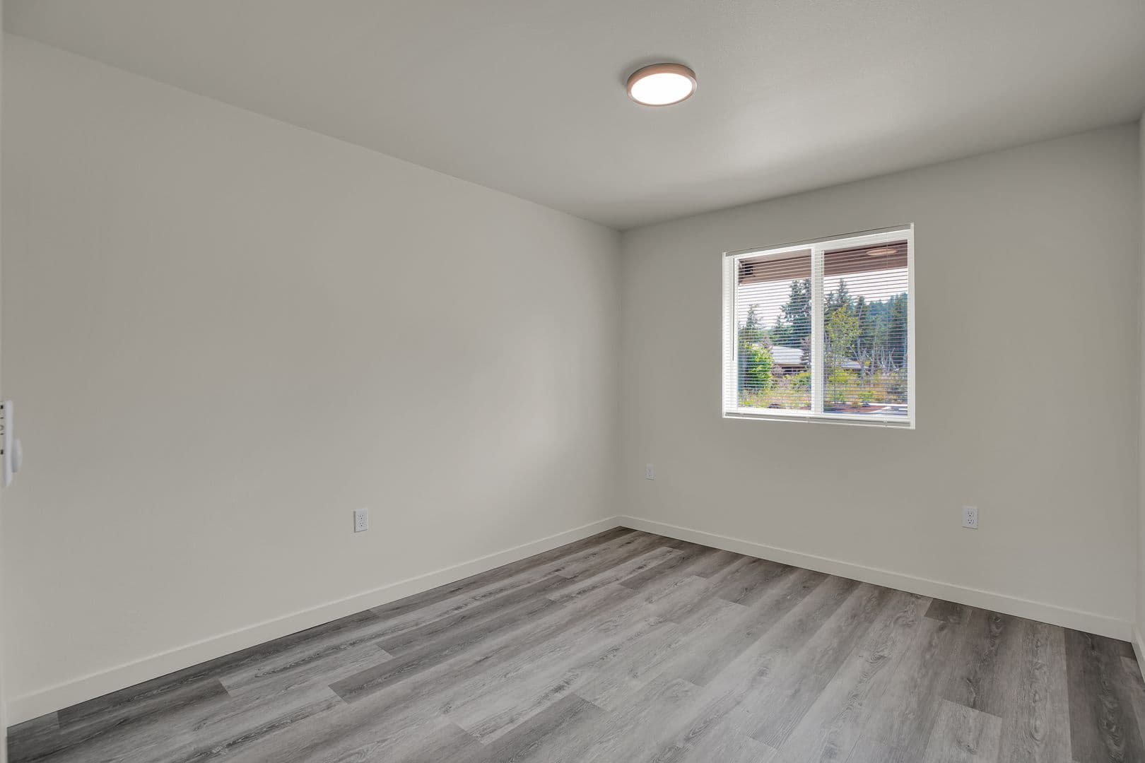 COTTAGE GROVE Apartment: 715 ROW RIVER ROAD