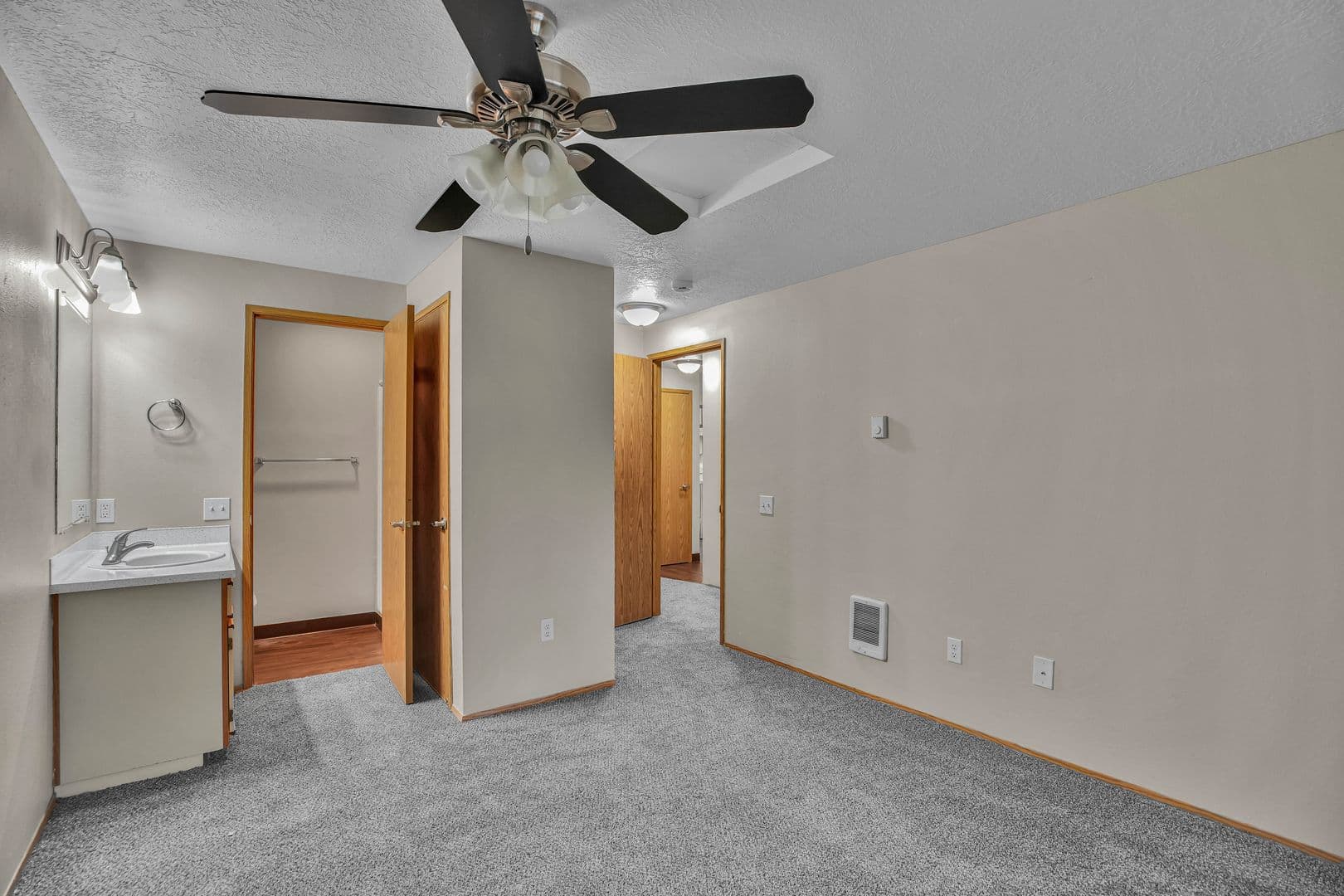 SALEM Apartment: 3872-3886 LIBERTY RD S