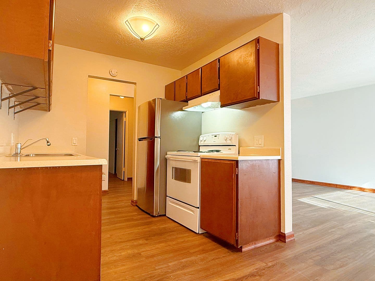 PORTLAND Apartment: 4337-4371 SW GARDEN HOME RD