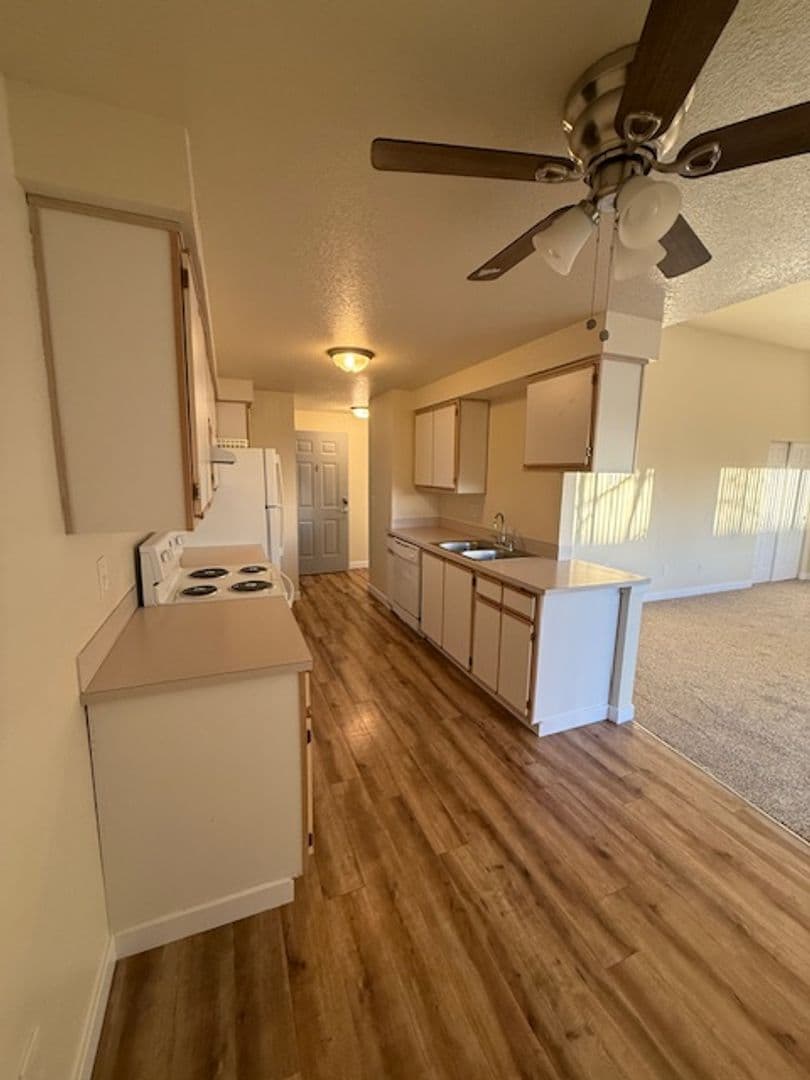 SALEM Apartment: 4665 CAMPBELL DR SE