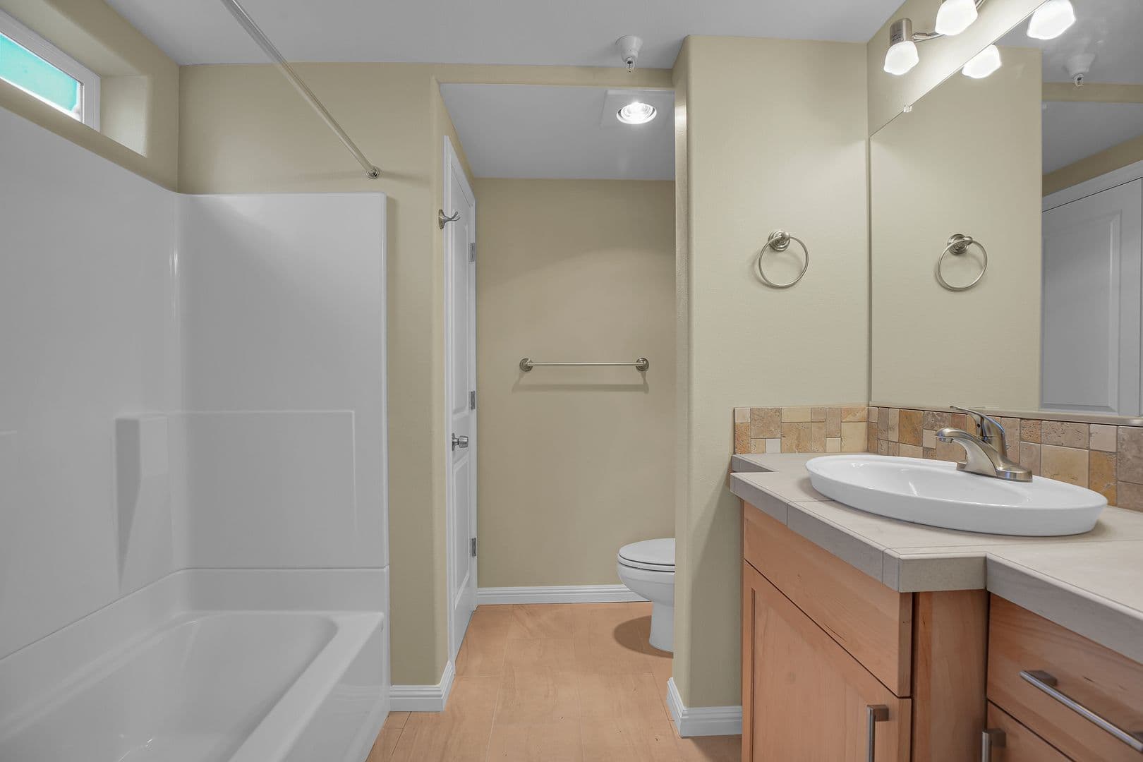 PORTLAND Apartment: 10038 SE DIVISION STREET