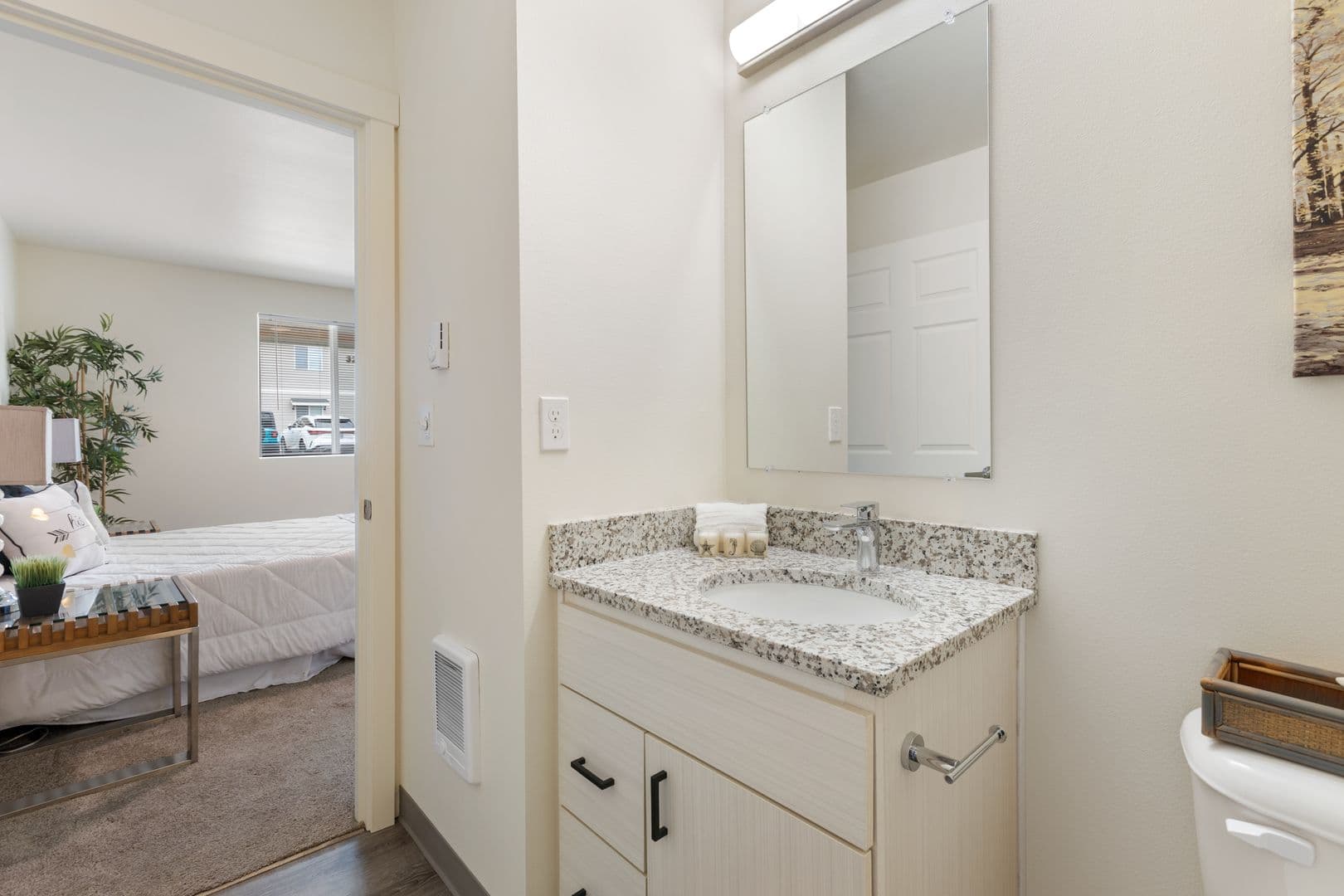 ROSEBURG Apartment: 331 NE POMONA STREET