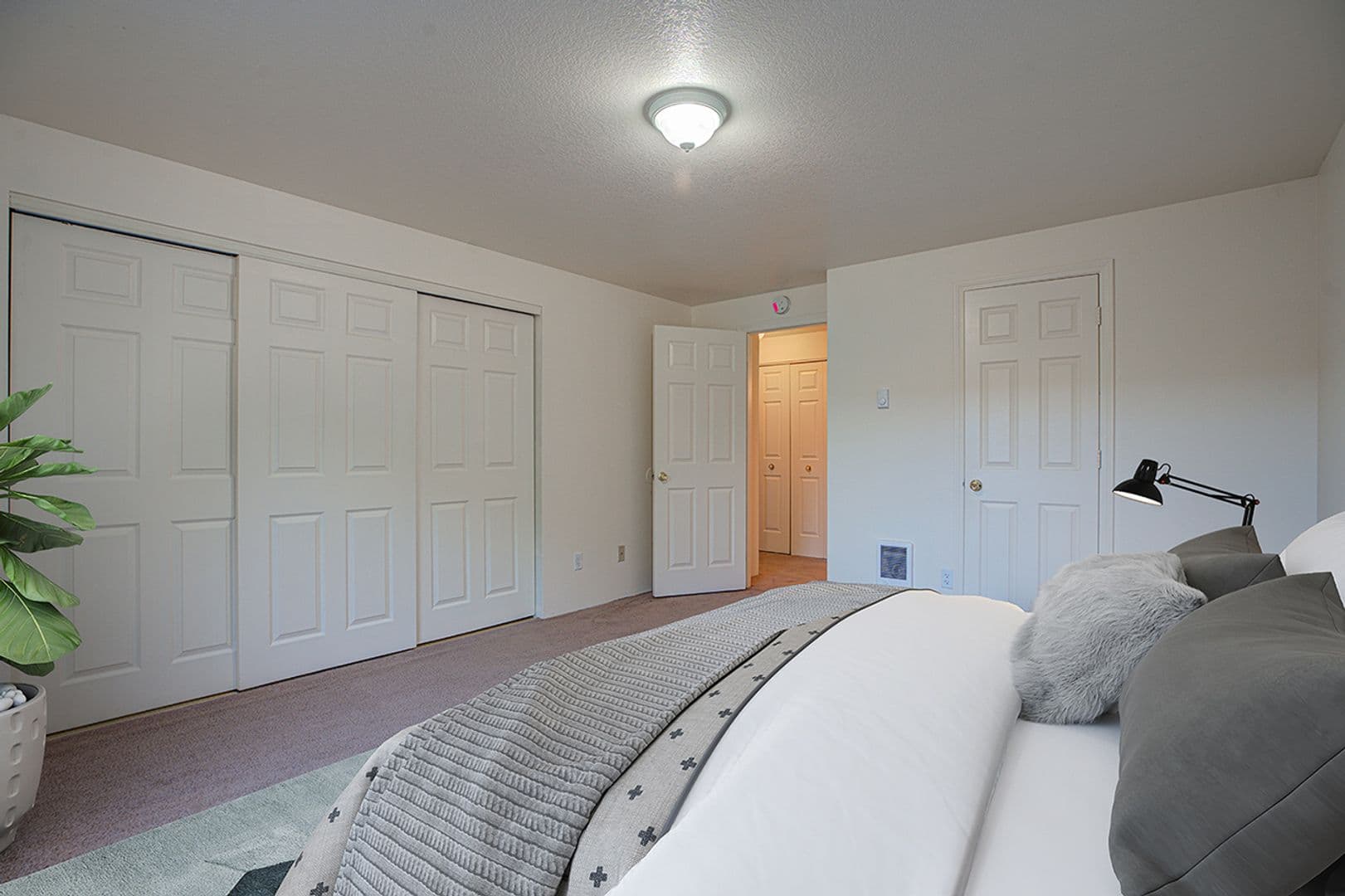 VANCOUVER Apartment: 3214 NE 62ND AVE