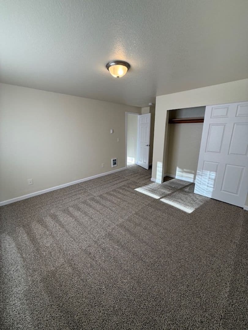 SALEM Apartment: 4665 CAMPBELL DR SE