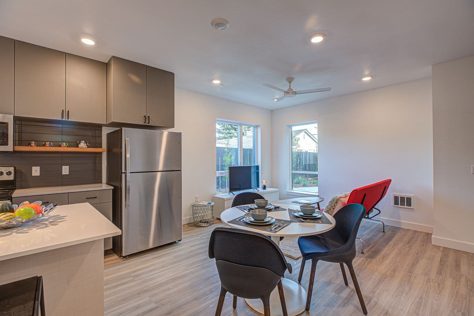 PORTLAND Apartment: 9757 SE HOLGATE BLVD