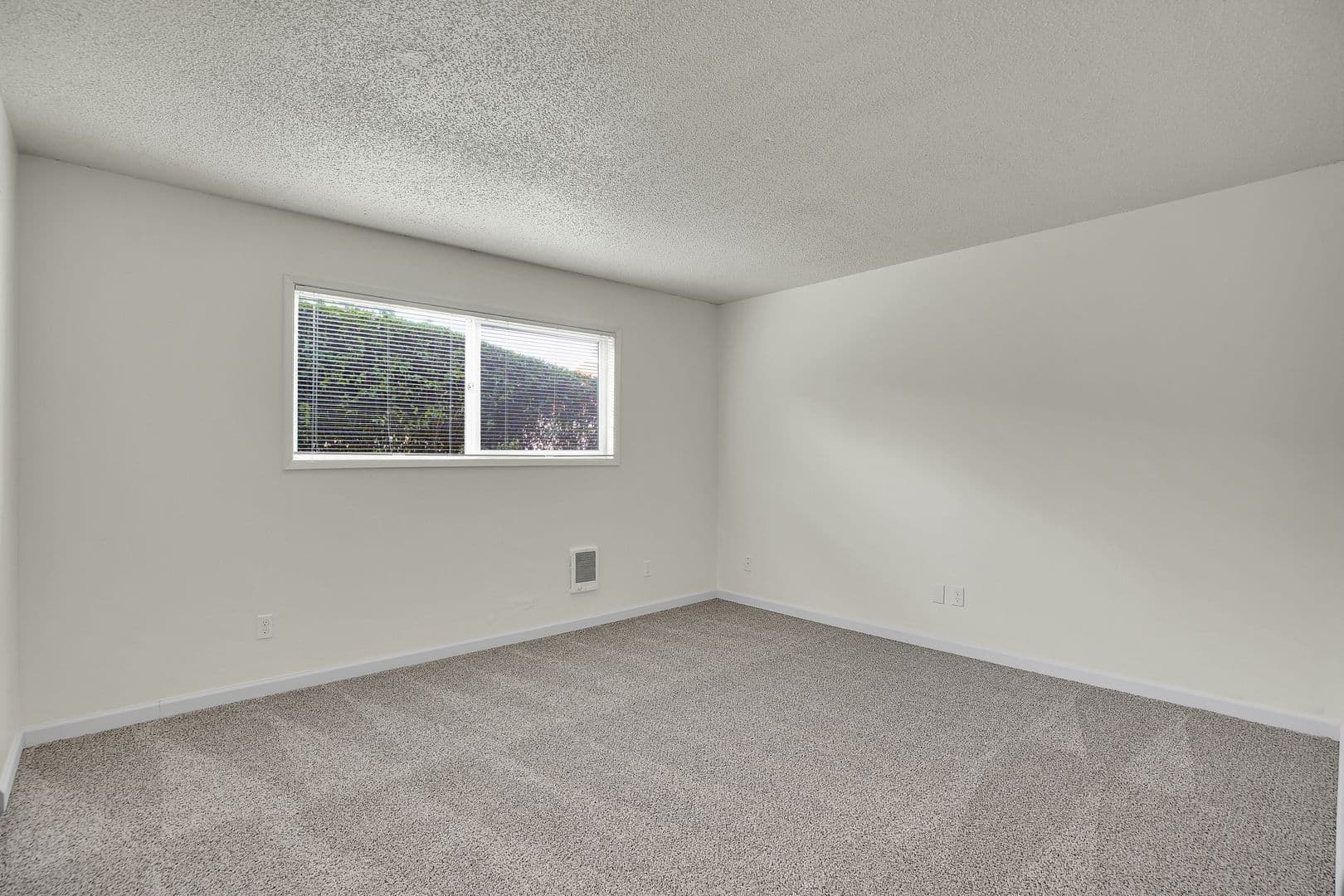 TIGARD Apartment: 9990 SW WALNUT STREET #1