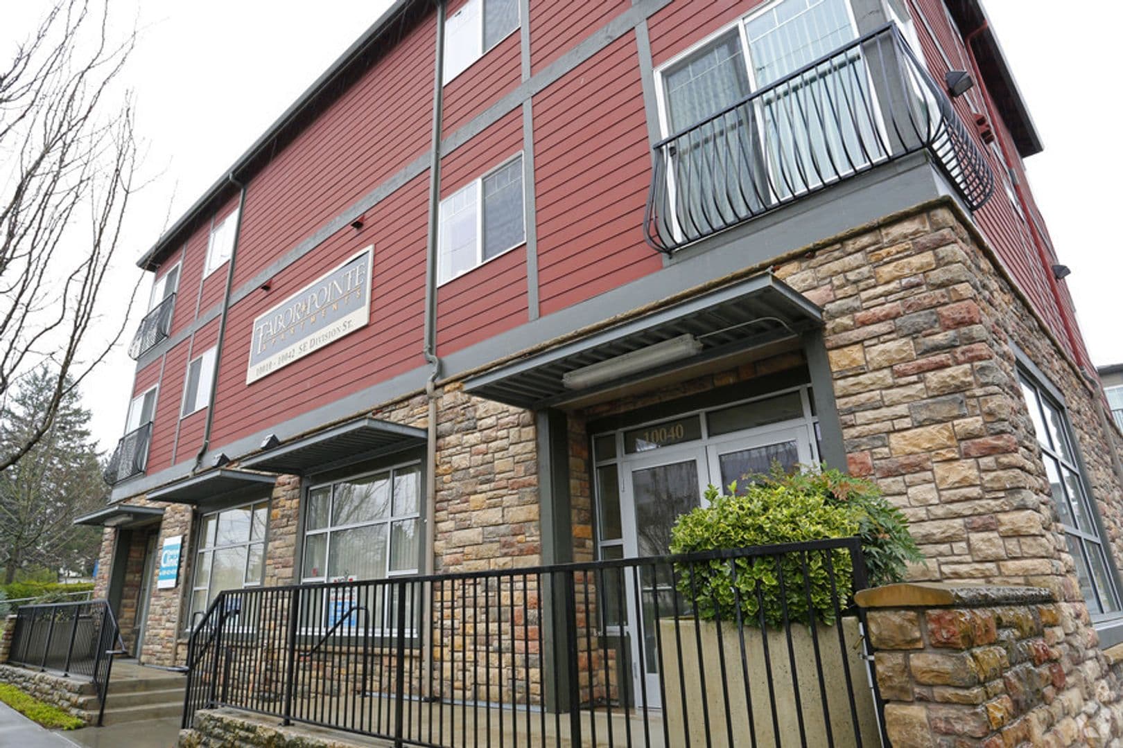 PORTLAND Apartment: 10038 SE DIVISION STREET