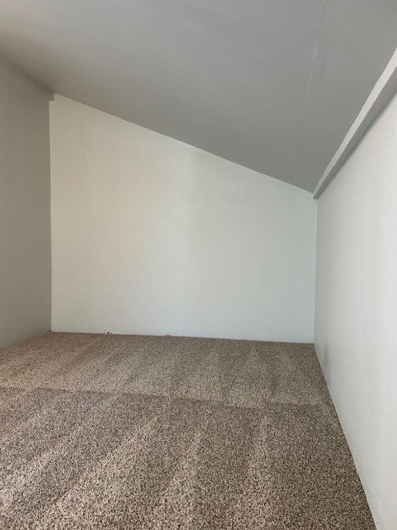NEWBERG Apartment: 1210 S. COLLEGE ST.