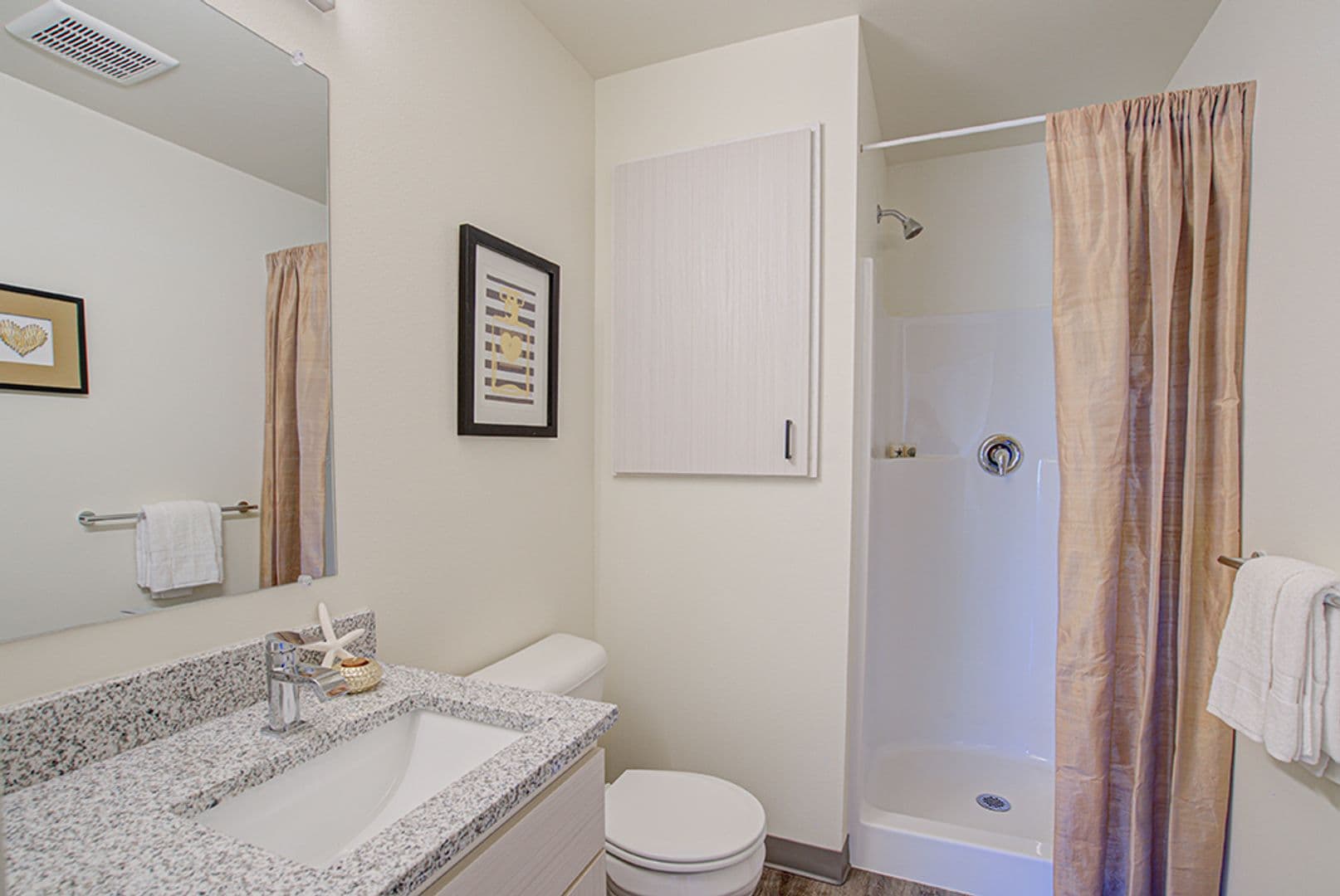 Junction City Apartment: 2282 W 10TH AVE