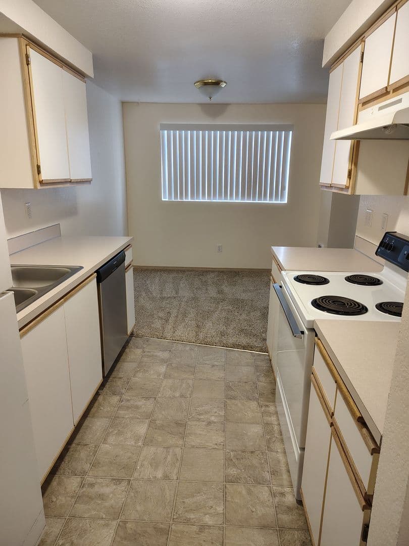 SALEM Apartment: 3211-3342 AUTUMN CHASE NE