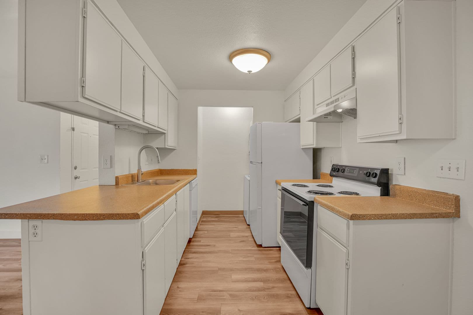 ALOHA Apartment: 2881 SW 182ND AVE.