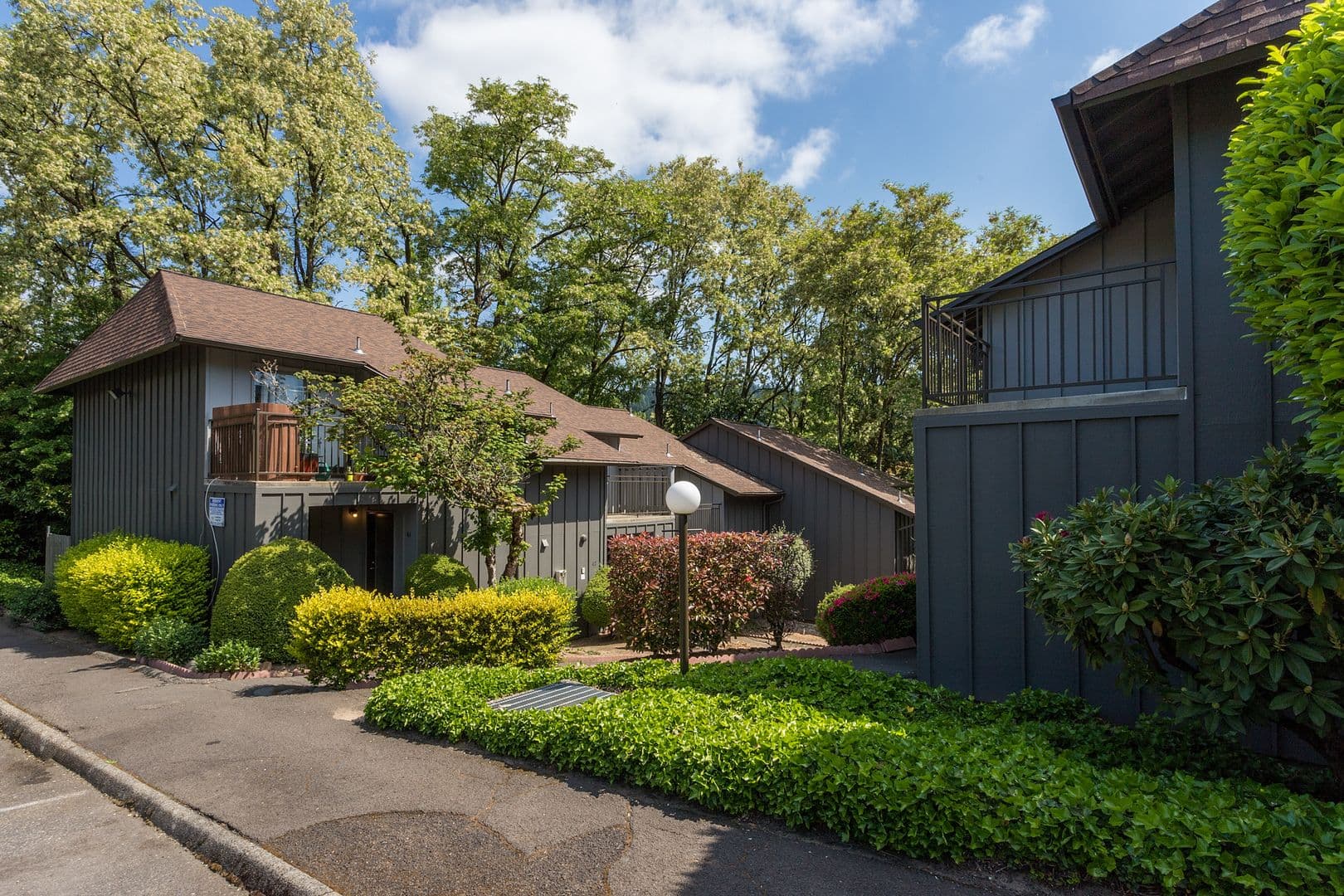 PORTLAND Apartment: 3121 SW IOWA STREET
