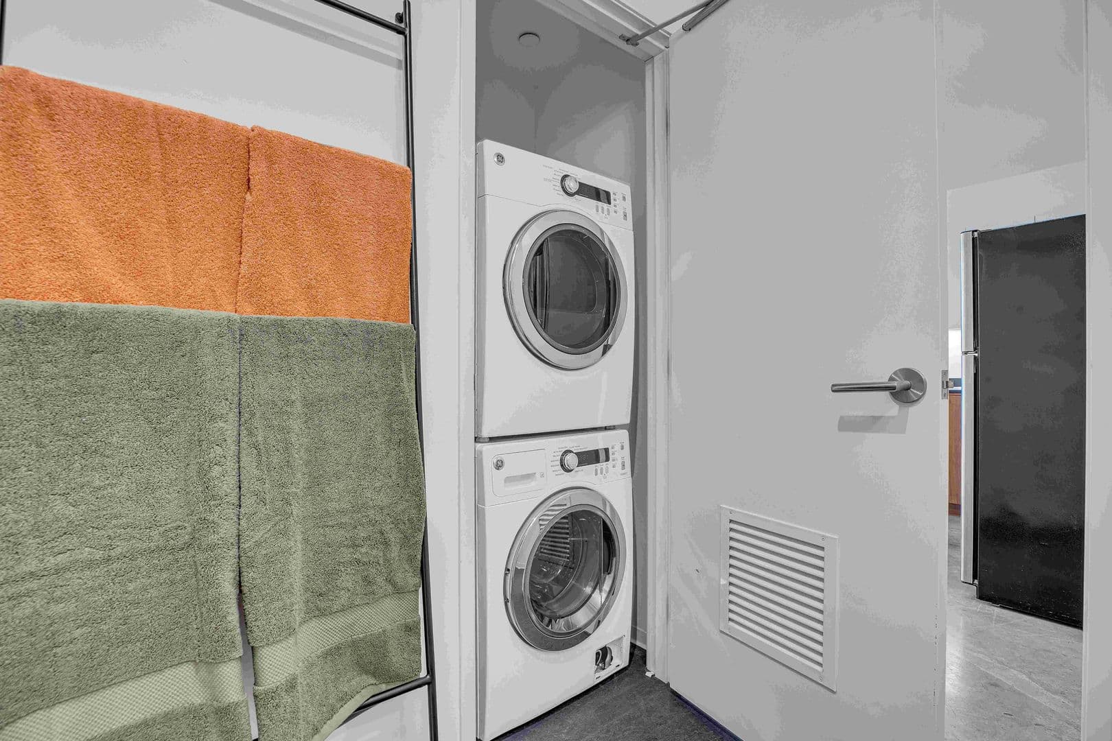 PORTLAND Apartment: 3155 S. MOODY AVE