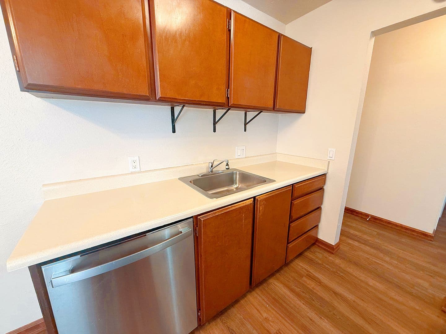 PORTLAND Apartment: 4337-4371 SW GARDEN HOME RD