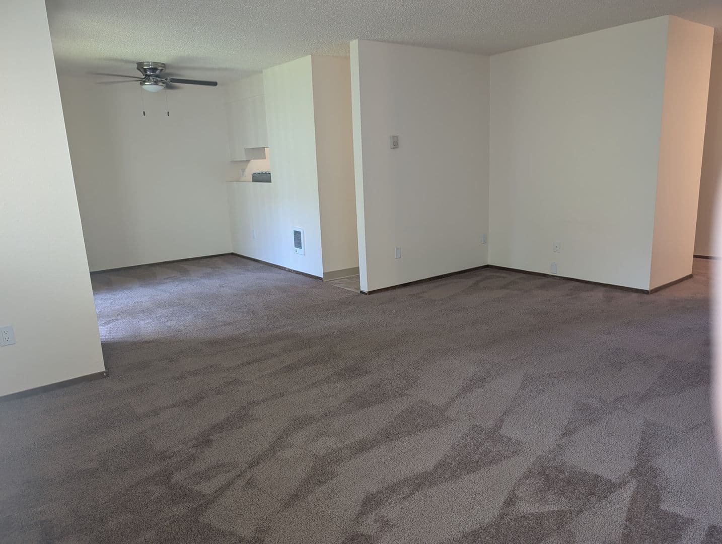 GRESHAM Apartment: 2800 SE 1ST ST