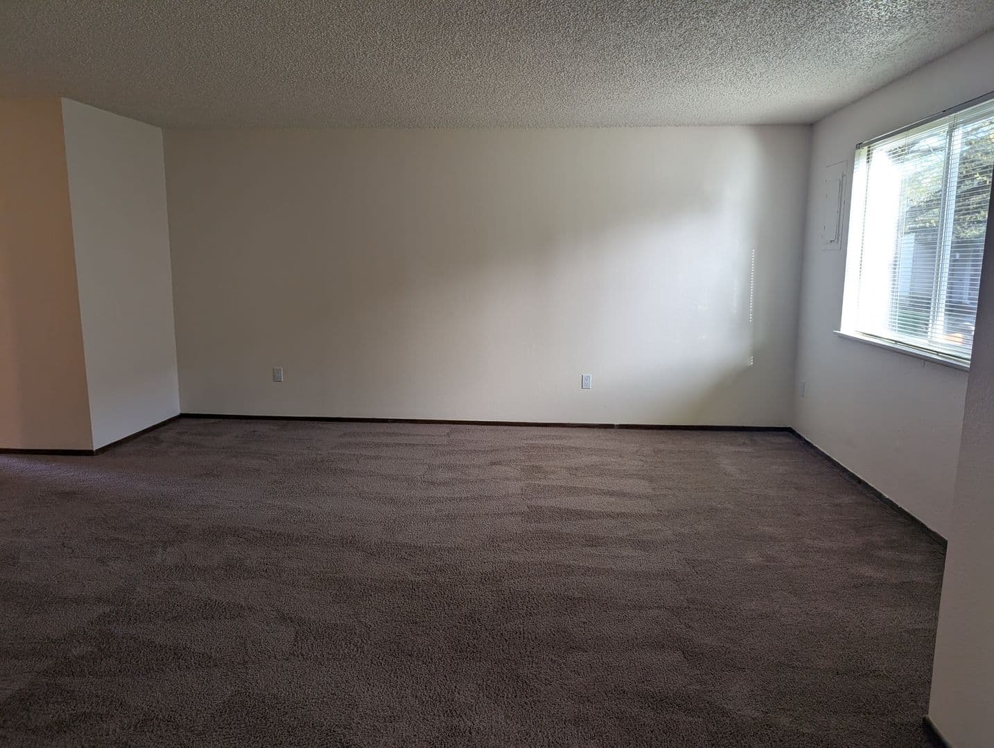GRESHAM Apartment: 2800 SE 1ST ST