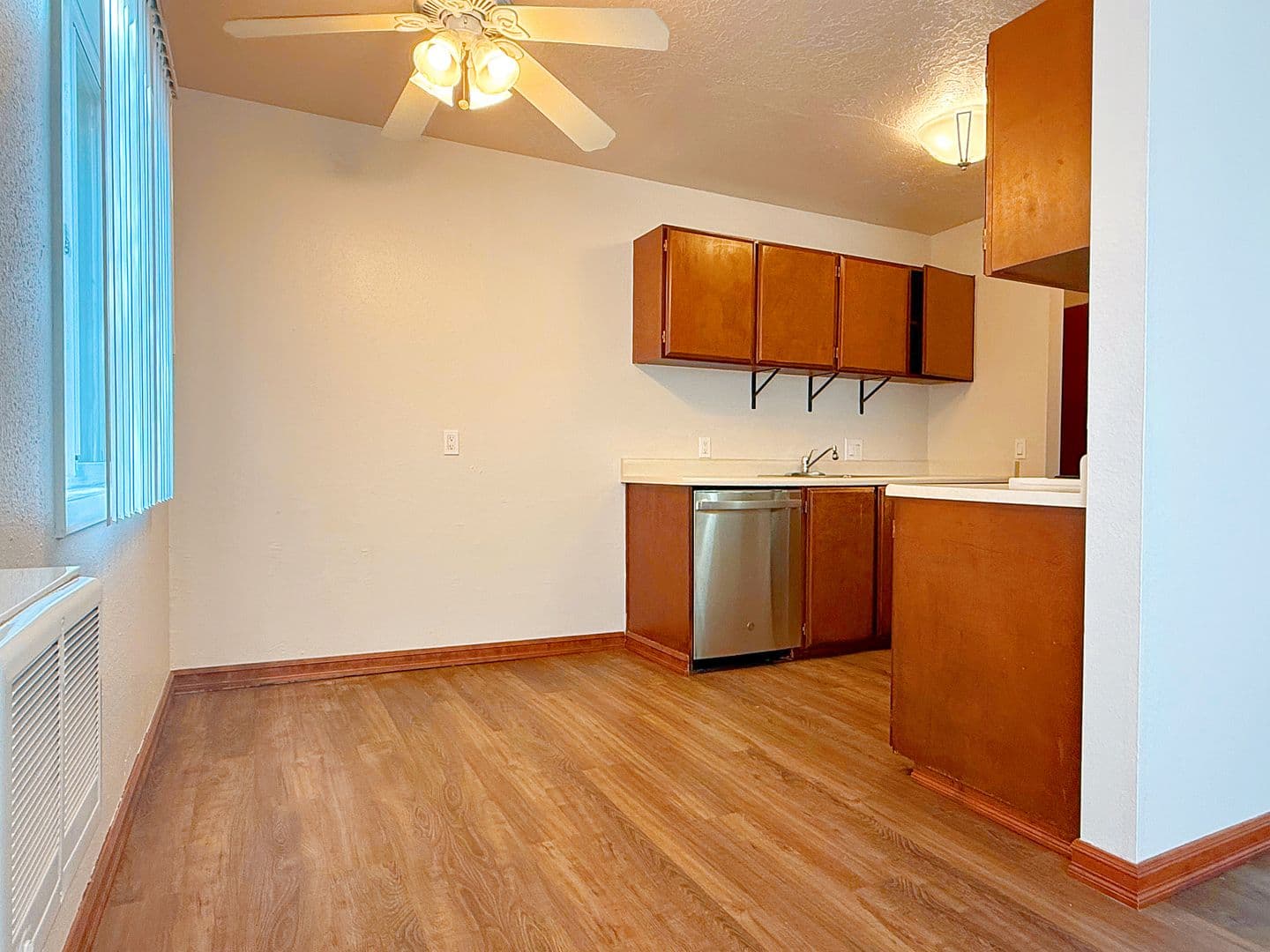 PORTLAND Apartment: 4337-4371 SW GARDEN HOME RD