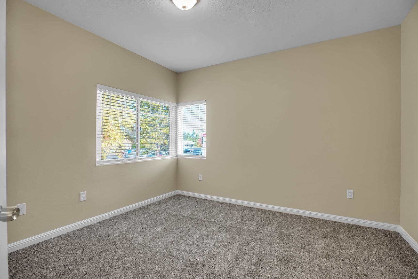 PORTLAND Apartment: 10038 SE DIVISION STREET