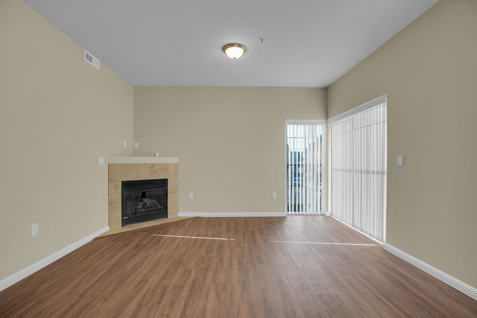 PORTLAND Apartment: 10038 SE DIVISION STREET