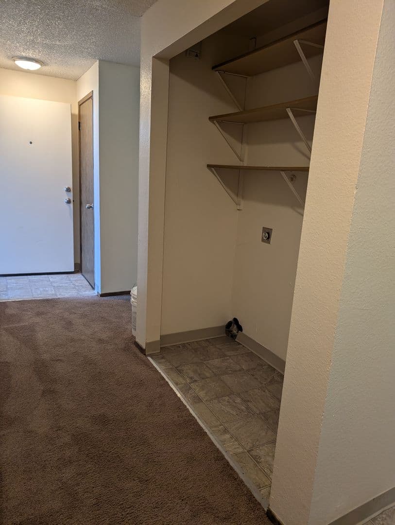 GRESHAM Apartment: 2800 SE 1ST ST