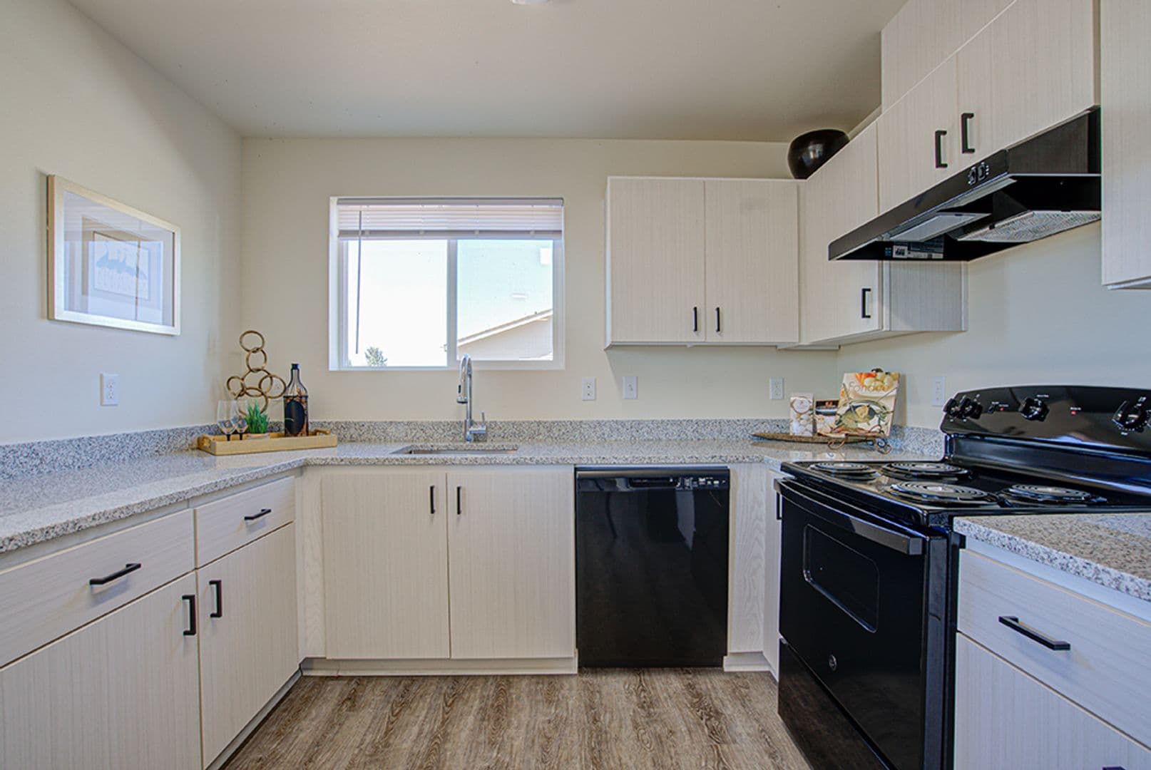 Junction City Apartment: 2258 W 10TH AVE