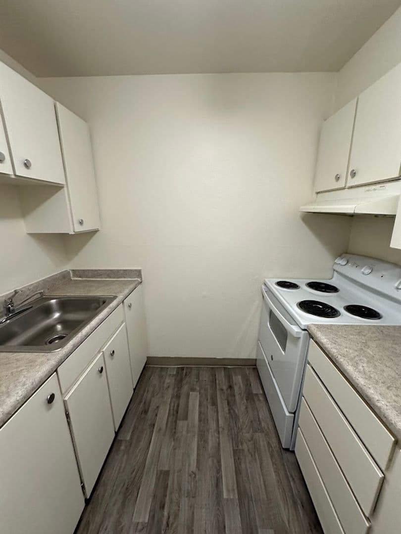 ASTORIA Apartment: 1400 W. MARINE DRIVE