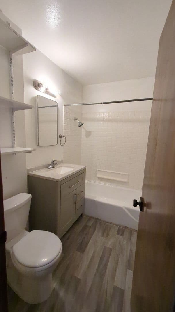 PORTLAND Apartment: 2830-2846 SW SAM JACKSON PARK RD