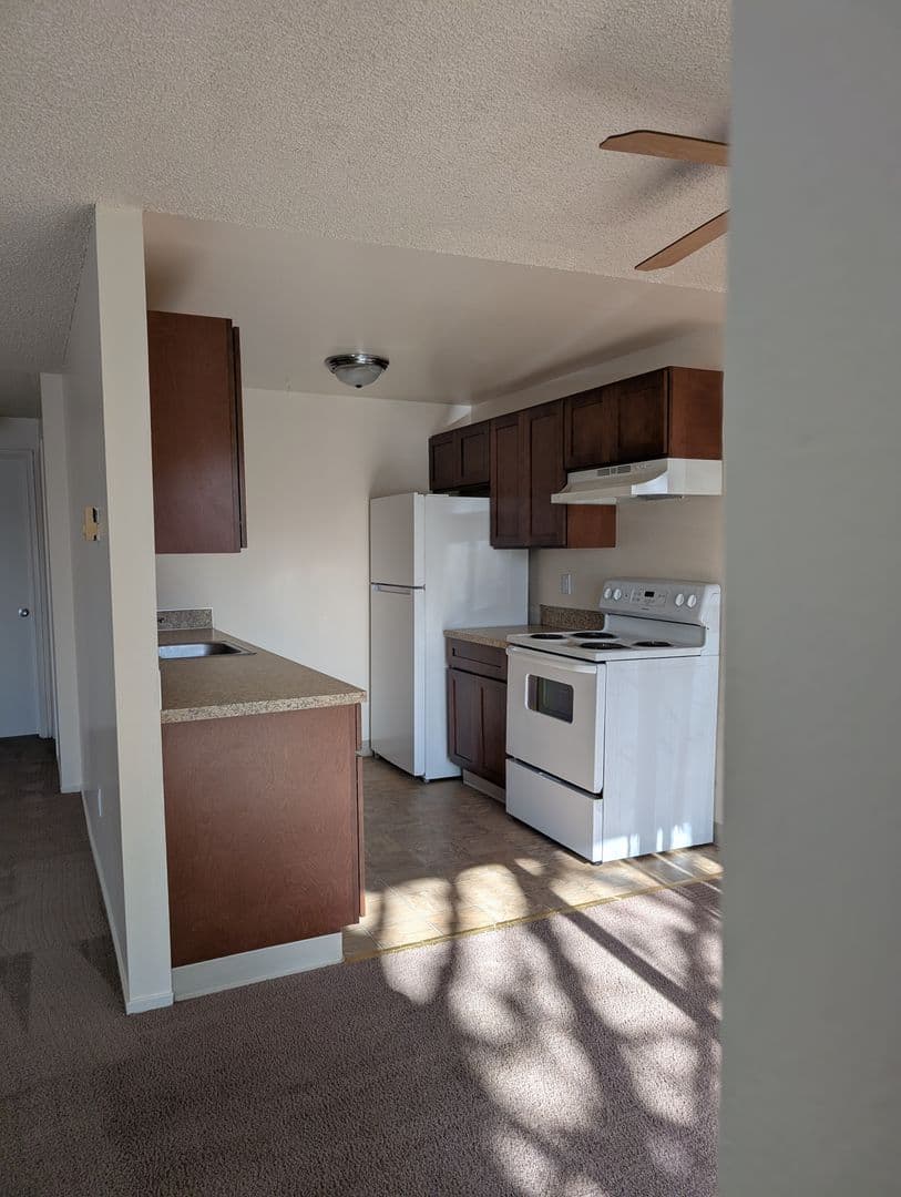 GRESHAM Apartment: 2800 SE 1ST ST