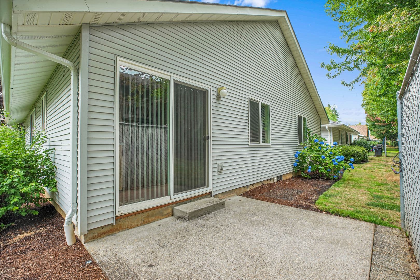 SALEM Townhome: 1194 BARNES ROAD, SE