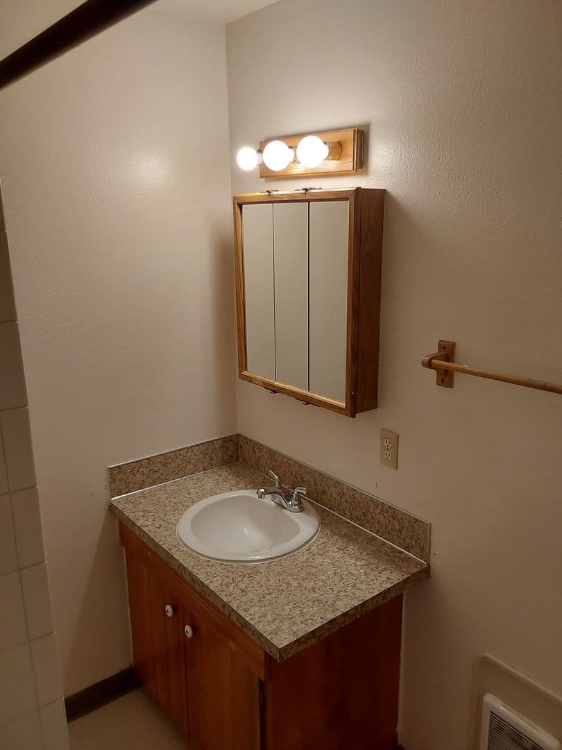 MILWAUKIE Apartment: 11275 SE 27TH AVENUE