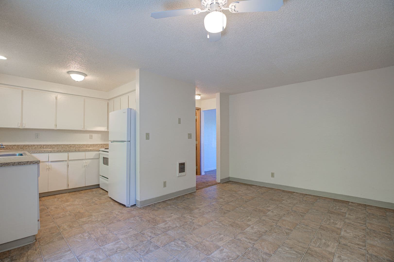 MCMINNVILLE Apartment: 455 NE 17TH ST