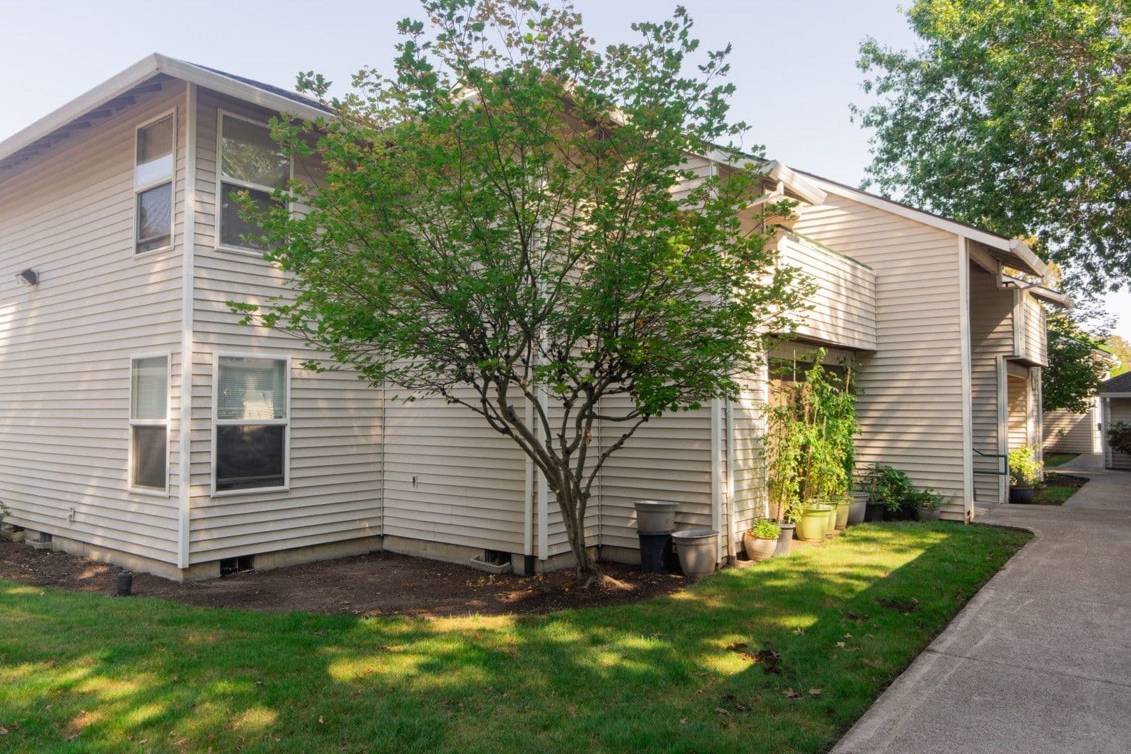 ALOHA Apartment: 2881 SW 182ND AVE.