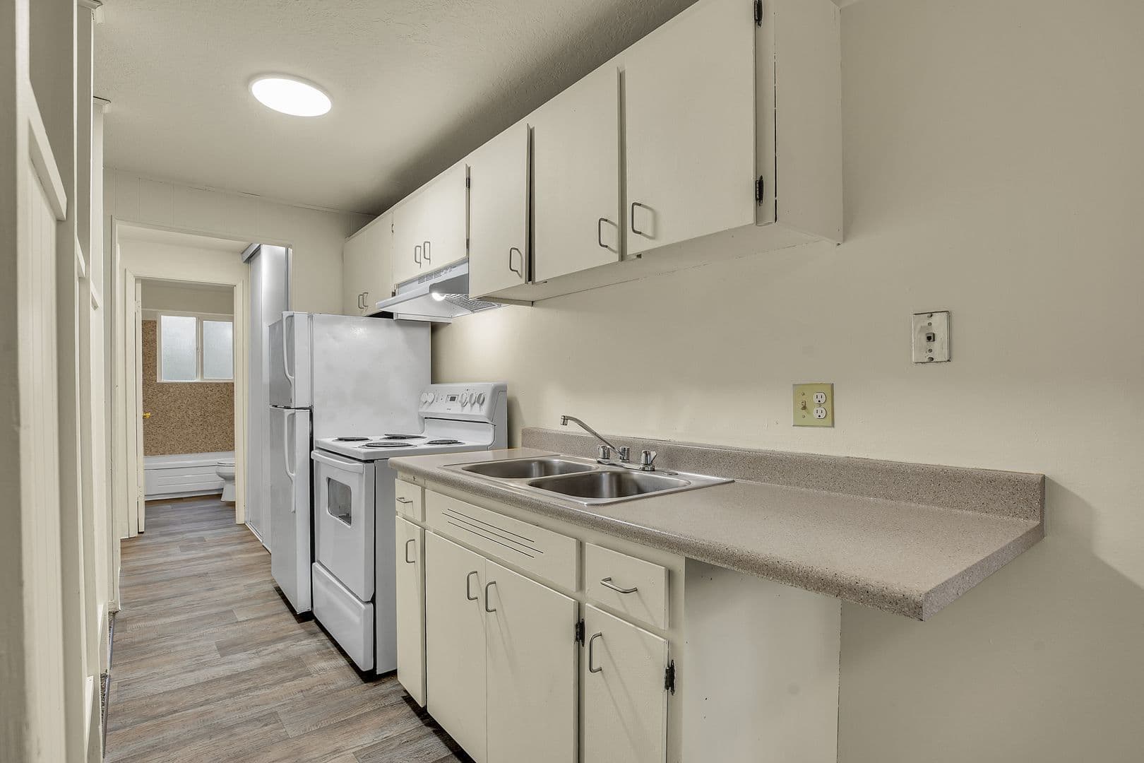 PORTLAND Apartment: 1538 SE 122ND AVE