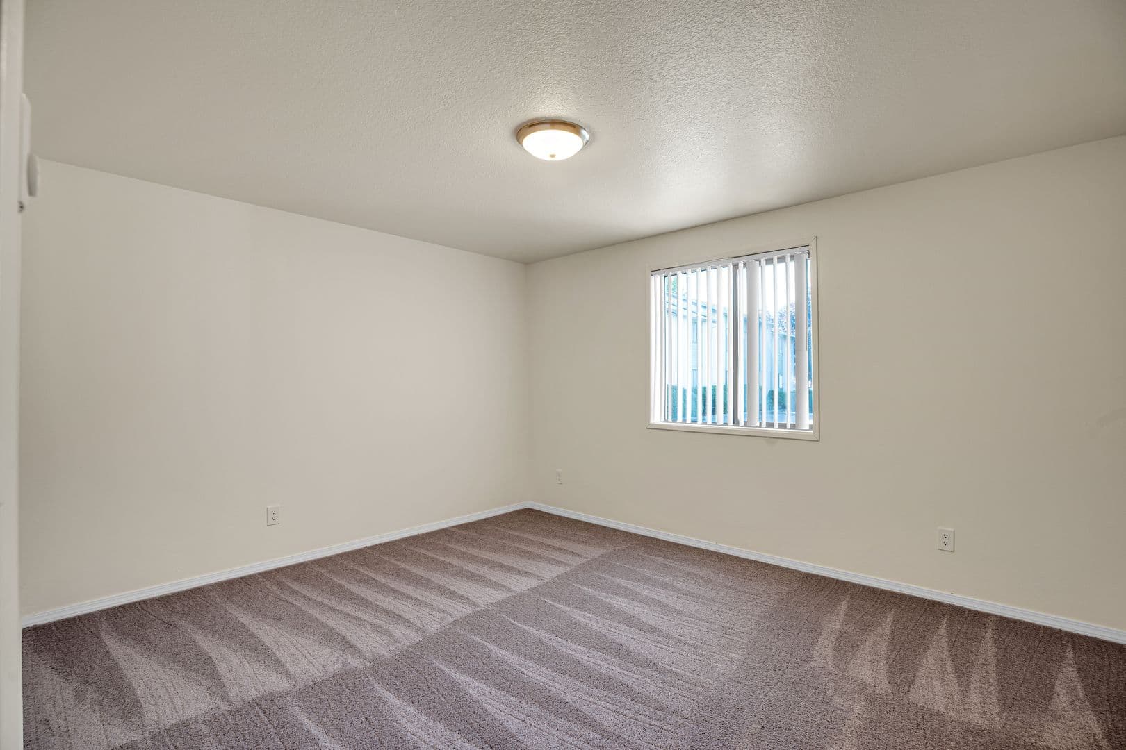VANCOUVER Apartment: 5700-5706 NE 34TH STREET