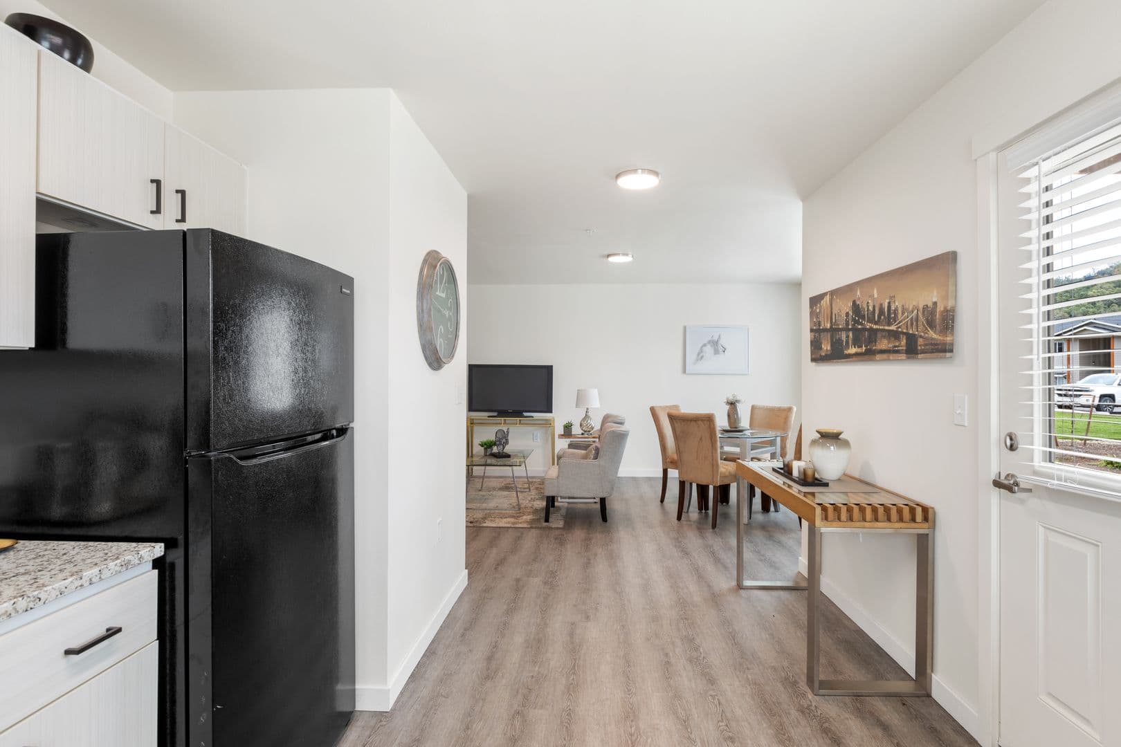ROSEBURG Apartment: 331 NE POMONA STREET