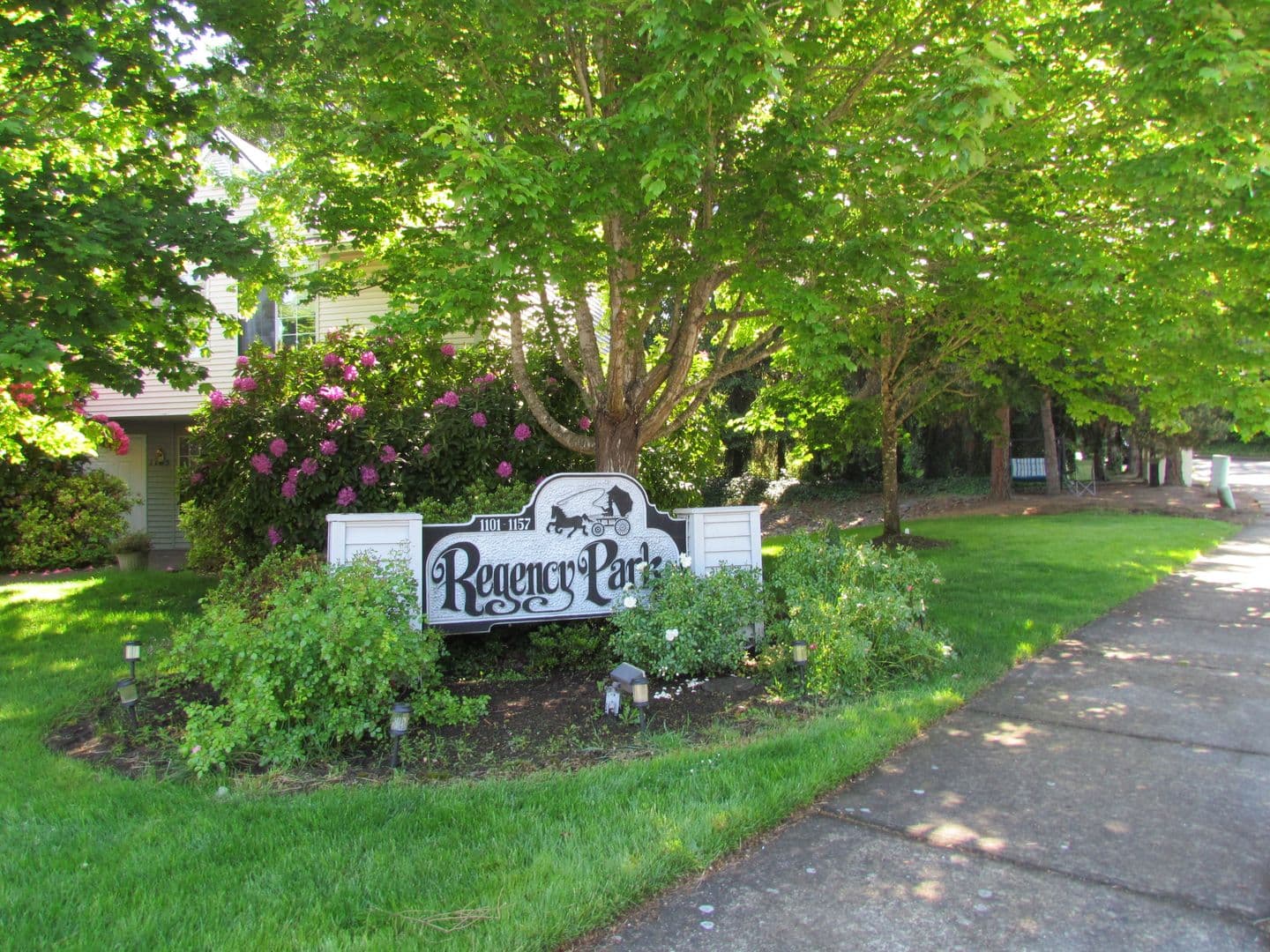 SALEM Townhome: 1109 SCHURMAN RD S.