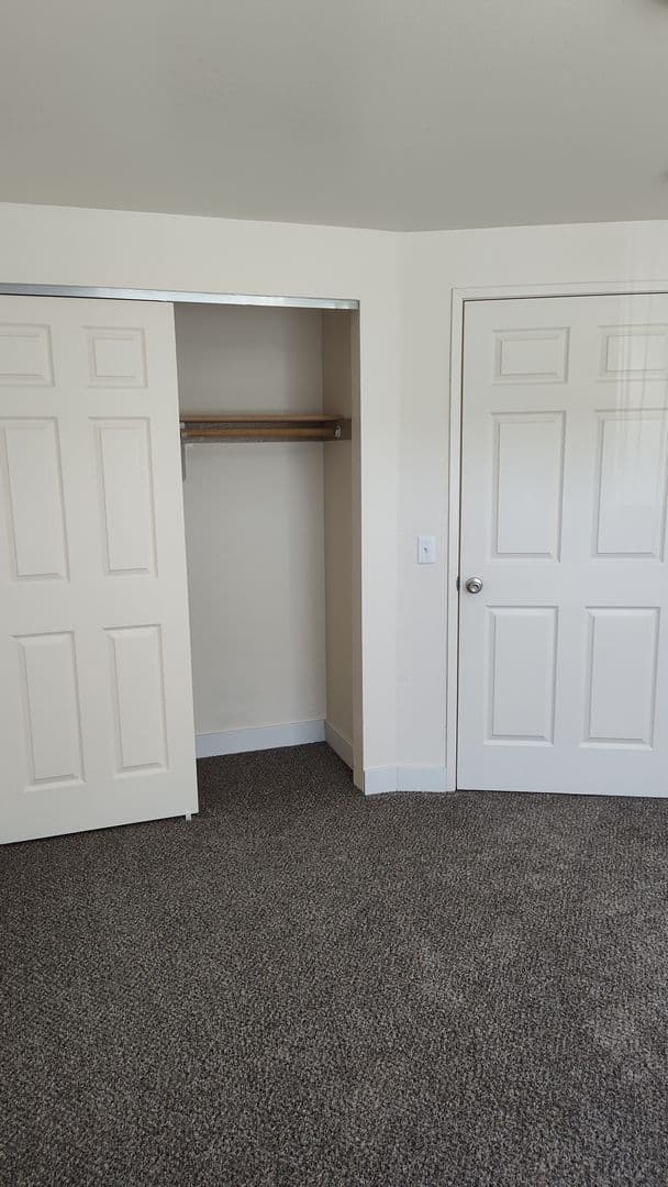 SALEM Apartment: 295 COLT LANE