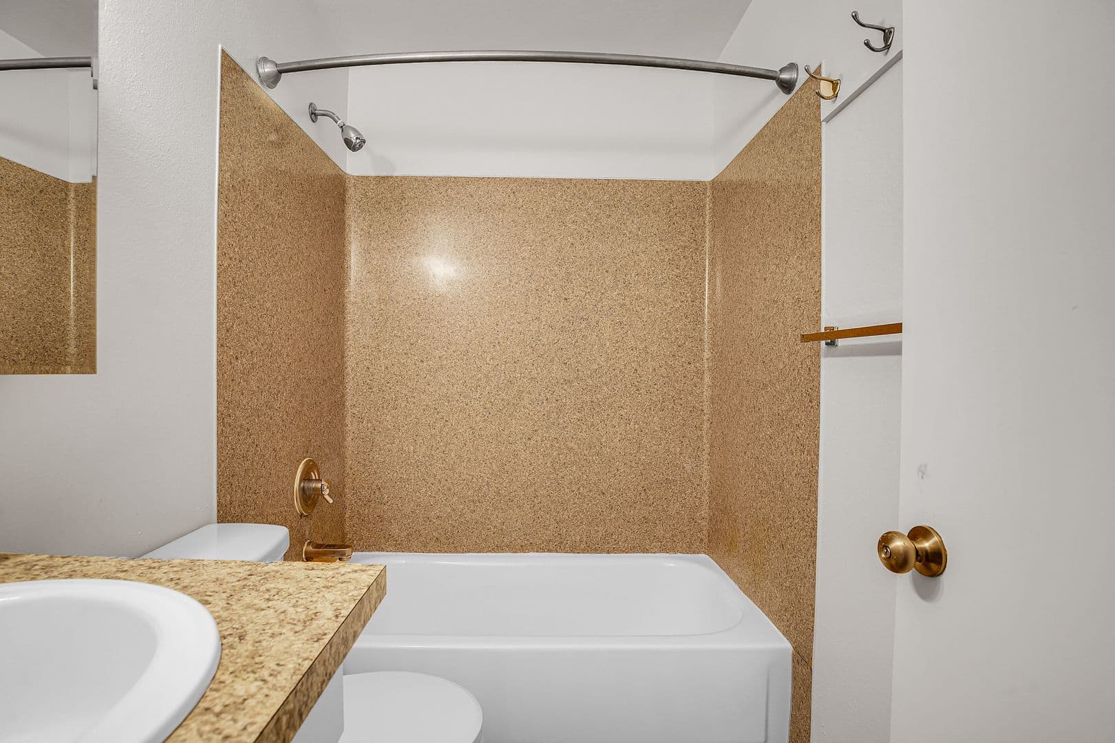 BEAVERTON Apartment: 5920 SW ERICKSON AVENUE