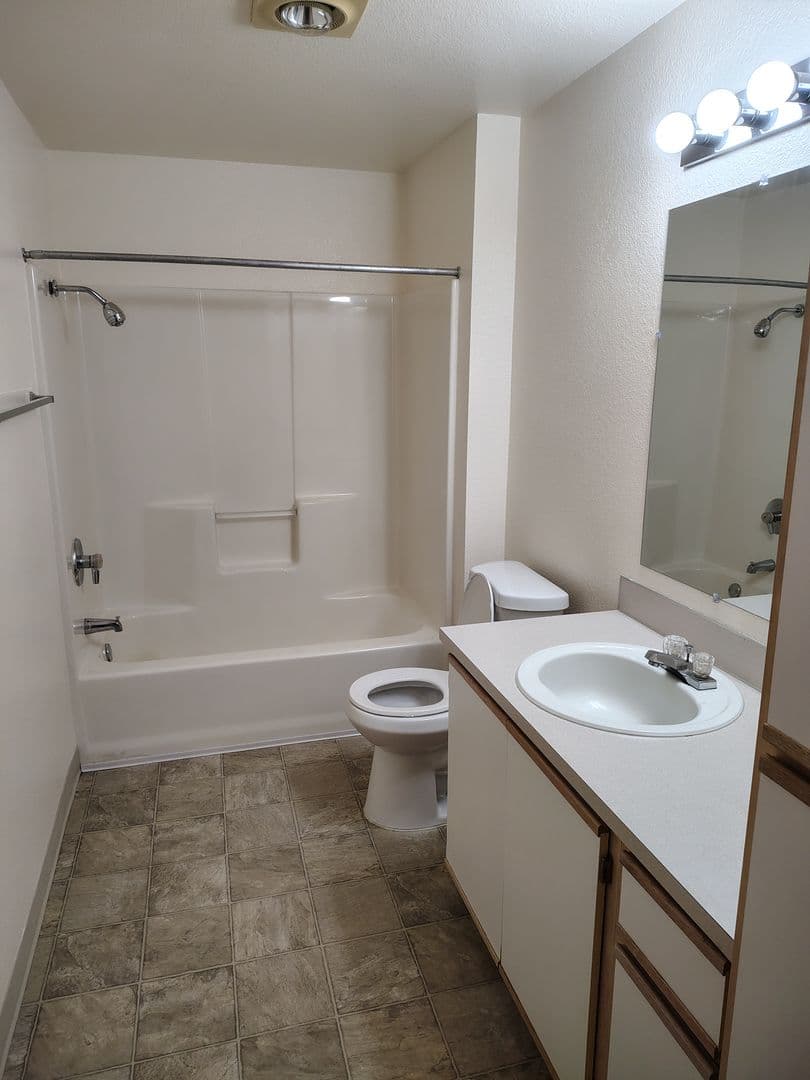 SALEM Apartment: 3211-3342 AUTUMN CHASE NE