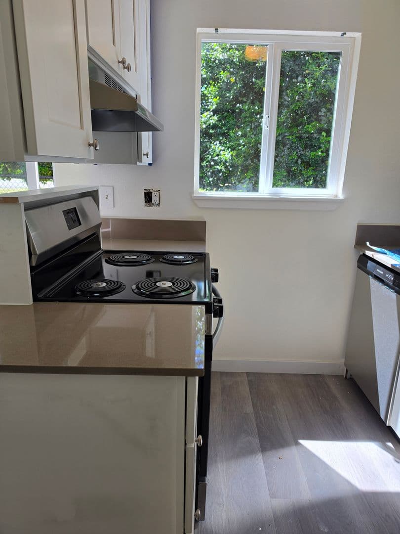 SHERWOOD Apartment: 21985 SW SHERWOOD BLVD