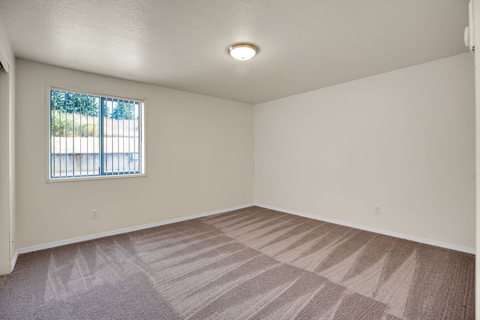 VANCOUVER Apartment: 5700-5706 NE 34TH STREET