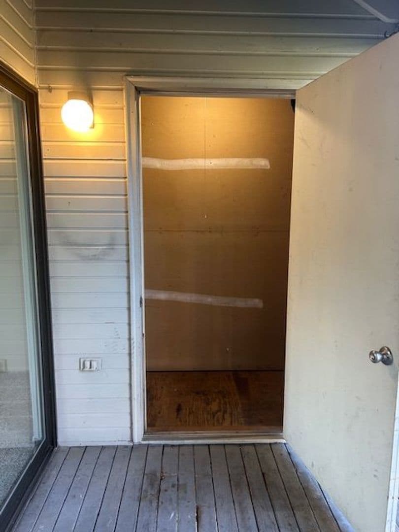 NEWBERG Apartment: 1210 S. COLLEGE ST.