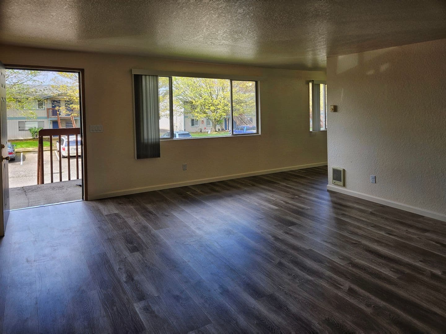 WOODBURN Apartment: 1560 NEWBERG HIGHWAY #1