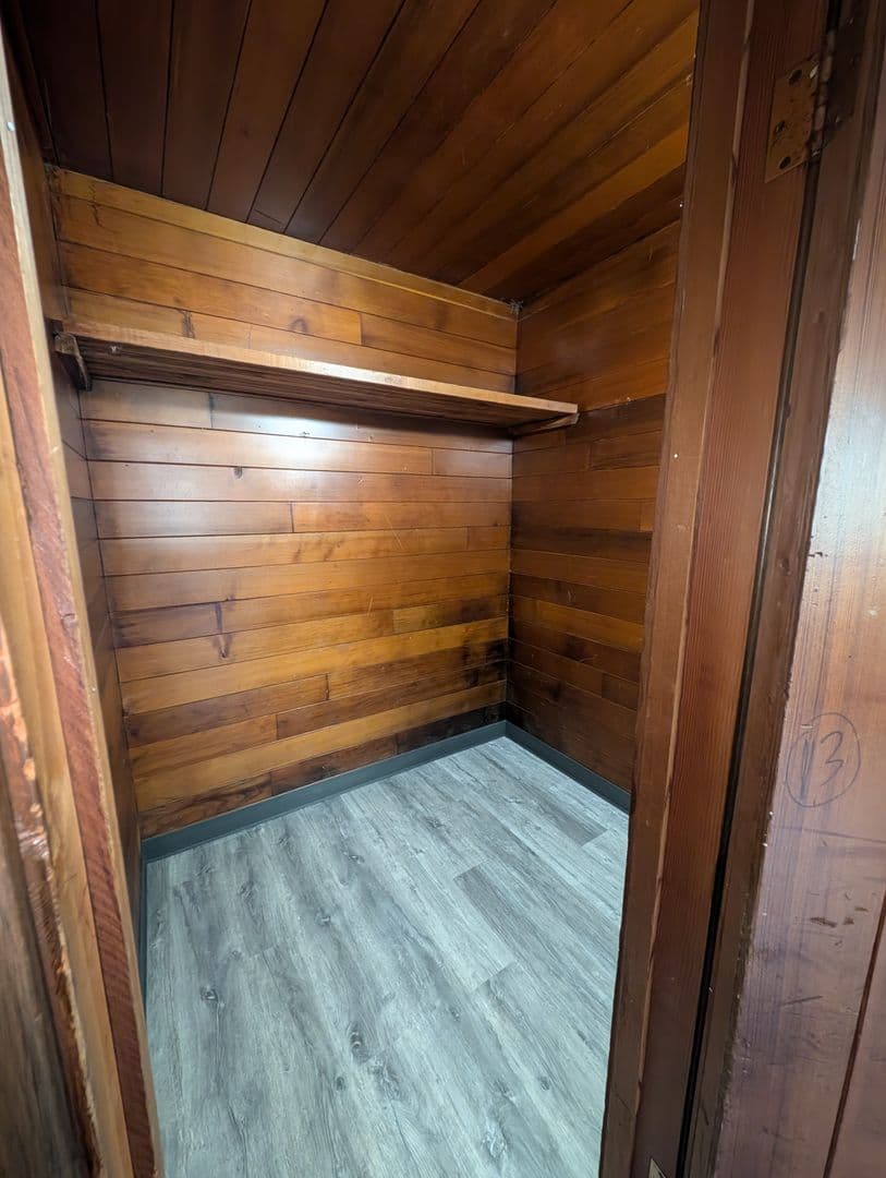 GRESHAM Apartment: 3235 SE 1ST STREET